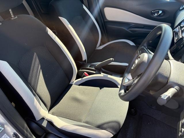 ノート e-パワー B 社外CDステレオ ETC車載器 アラウンドビューモニター スマートキー Pスタート 横滑り防止装置 コーナーセンサー 衝突軽減ブレーキ インテリルームミラー(16枚目)