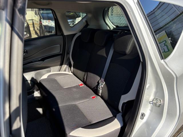 ノート e-パワー B 社外CDステレオ ETC車載器 アラウンドビューモニター スマートキー Pスタート 横滑り防止装置 コーナーセンサー 衝突軽減ブレーキ インテリルームミラー(18枚目)