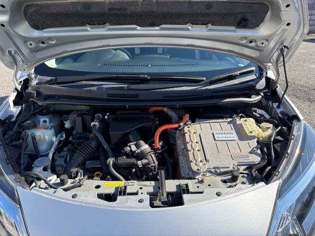 ノート e-パワー B 社外CDステレオ ETC車載器 アラウンドビューモニター スマートキー Pスタート 横滑り防止装置 コーナーセンサー 衝突軽減ブレーキ インテリルームミラー(20枚目)