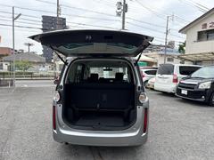 Ｒゲートを開けるとこれだけのスペースが確保出来ます♪三列８人乗りです♪ 6