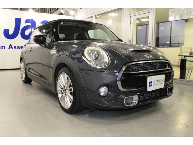 ＭＩＮＩ クーパーＳ★Ｆ５６ターボ★走行３５５６６ｋｍ★チリパッケージ　＜ライト・エキサイトメント・ストレージコンパートメントＰＫＧ★ＪＯＨＮＣＯＯＰＥＲＷＯＲＫＳ革巻ステア・クルコン・ドライビングモード・１０本ツインスポーク１７ＡＷ＞ＨＤＤナビ・シートヒーター・ＥＴＣ（4枚目）