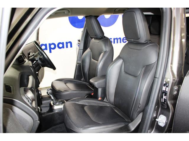 ジープ・レネゲード リミテッド★ターボ★ユーザー買取１オナ禁煙車★スマホ連携ナビ　セーフティサポート／アダプティブクルコン★ＬＥＤヘッド＆フォグ／オートライト／Ｒフォグ★黒本革シート／パワーシート／シートヒーター★革巻ステア／ヒーター付★ＵコネナビＤＴＶバックモニター★ＥＴＣ２．０（18枚目）
