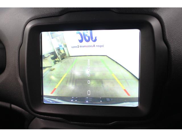 ジープ・レネゲード リミテッド★ターボ★ユーザー買取１オナ禁煙車★スマホ連携ナビ　セーフティサポート／アダプティブクルコン★ＬＥＤヘッド＆フォグ／オートライト／Ｒフォグ★黒本革シート／パワーシート／シートヒーター★革巻ステア／ヒーター付★ＵコネナビＤＴＶバックモニター★ＥＴＣ２．０（25枚目）