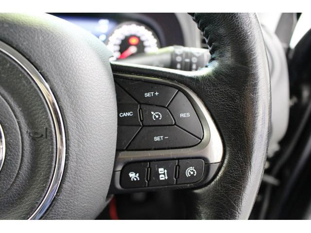 ジープ・レネゲード リミテッド★ターボ★ユーザー買取１オナ禁煙車★スマホ連携ナビ　セーフティサポート／アダプティブクルコン★ＬＥＤヘッド＆フォグ／オートライト／Ｒフォグ★黒本革シート／パワーシート／シートヒーター★革巻ステア／ヒーター付★ＵコネナビＤＴＶバックモニター★ＥＴＣ２．０（33枚目）
