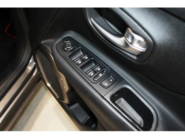ジープ・レネゲード リミテッド★ターボ★ユーザー買取１オナ禁煙車★スマホ連携ナビ　セーフティサポート／アダプティブクルコン★ＬＥＤヘッド＆フォグ／オートライト／Ｒフォグ★黒本革シート／パワーシート／シートヒーター★革巻ステア／ヒーター付★ＵコネナビＤＴＶバックモニター★ＥＴＣ２．０（37枚目）