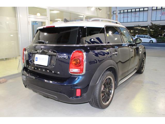 ＭＩＮＩ クーパーＳ　Ｅ　クロスオーバー　オール４★５人乗☆白ルーフ　★ルーフレール☆ユーザー買取１オナ禁煙車★ペッパーＰＫＧ（パーキングアシスト・ＰＤＣ・リアビューカメラ）★ＭＩＮＩコネクトナビ・ＳＯＳコール★シートヒーター★ＣＡＢＡＮＡ革調シートカバー☆ミラーＥＴＣ（6枚目）