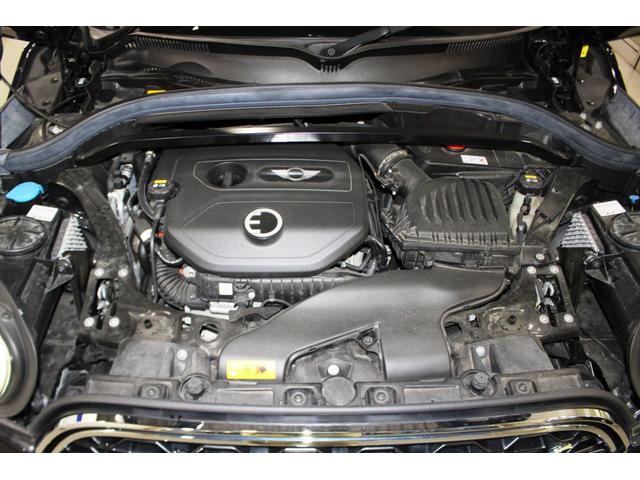 ＭＩＮＩ クーパーＳ　Ｅ　クロスオーバー　オール４★５人乗☆白ルーフ　★ルーフレール☆ユーザー買取１オナ禁煙車★ペッパーＰＫＧ（パーキングアシスト・ＰＤＣ・リアビューカメラ）★ＭＩＮＩコネクトナビ・ＳＯＳコール★シートヒーター★ＣＡＢＡＮＡ革調シートカバー☆ミラーＥＴＣ（11枚目）