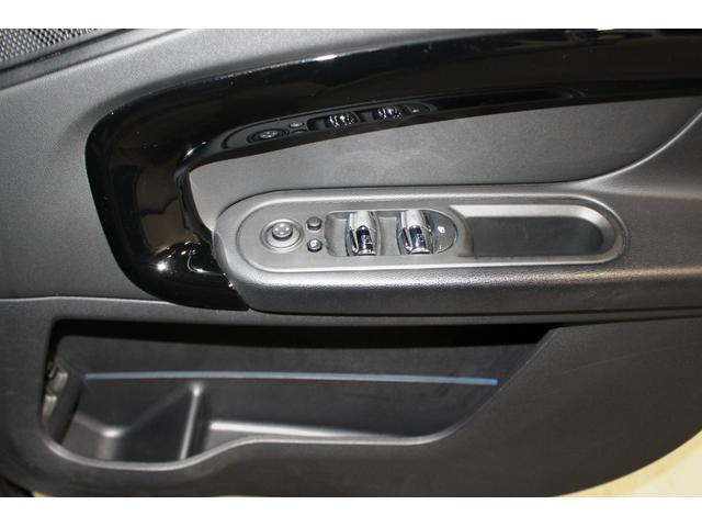 ＭＩＮＩ クーパーＳ　Ｅ　クロスオーバー　オール４★５人乗☆白ルーフ　★ルーフレール☆ユーザー買取１オナ禁煙車★ペッパーＰＫＧ（パーキングアシスト・ＰＤＣ・リアビューカメラ）★ＭＩＮＩコネクトナビ・ＳＯＳコール★シートヒーター★ＣＡＢＡＮＡ革調シートカバー☆ミラーＥＴＣ（47枚目）