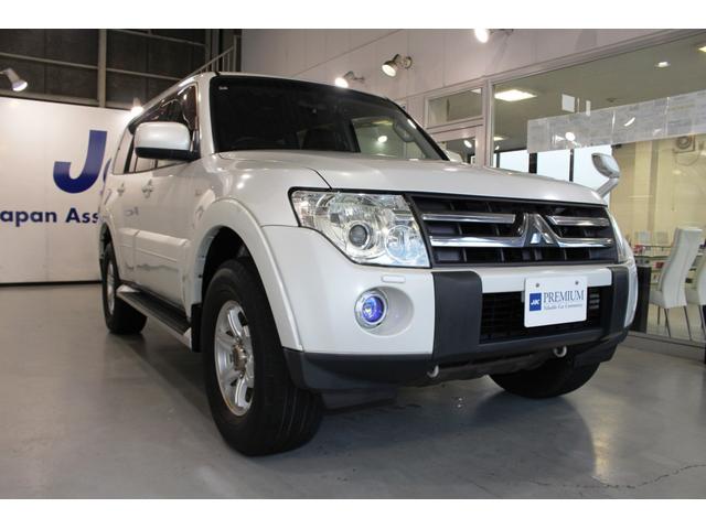 パジェロ ロング　リミテッドエディション４ＷＤ７人乗☆背面ハードカバー　☆パナソニックナビ／フルセグＴＶ／バックモニター＆アルパイン１０．１型フリップダウンモニター☆４×４エンジニアリング１６インチＡＷ☆ＨＩＤヘッド／オートライト／前後フォグ☆黒革調シートカバー☆ヒッチＭ（4枚目）