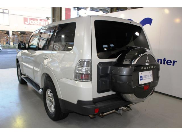 パジェロ ロング　リミテッドエディション４ＷＤ７人乗☆背面ハードカバー　☆パナソニックナビ／フルセグＴＶ／バックモニター＆アルパイン１０．１型フリップダウンモニター☆４×４エンジニアリング１６インチＡＷ☆ＨＩＤヘッド／オートライト／前後フォグ☆黒革調シートカバー☆ヒッチＭ（7枚目）