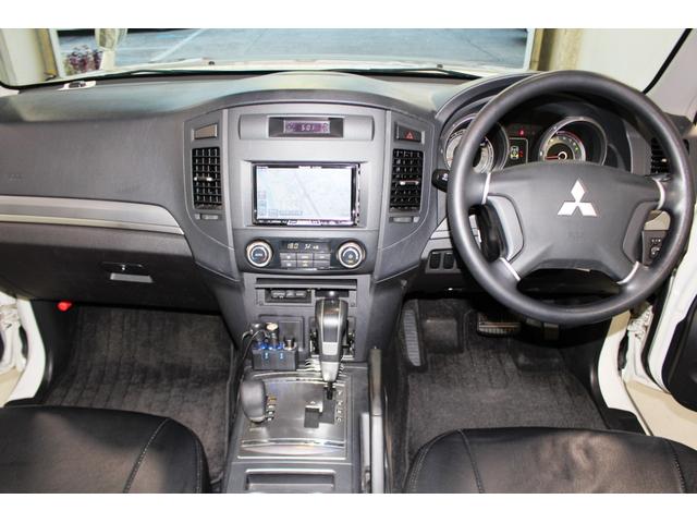 パジェロ ロング　リミテッドエディション４ＷＤ７人乗☆背面ハードカバー　☆パナソニックナビ／フルセグＴＶ／バックモニター＆アルパイン１０．１型フリップダウンモニター☆４×４エンジニアリング１６インチＡＷ☆ＨＩＤヘッド／オートライト／前後フォグ☆黒革調シートカバー☆ヒッチＭ（14枚目）