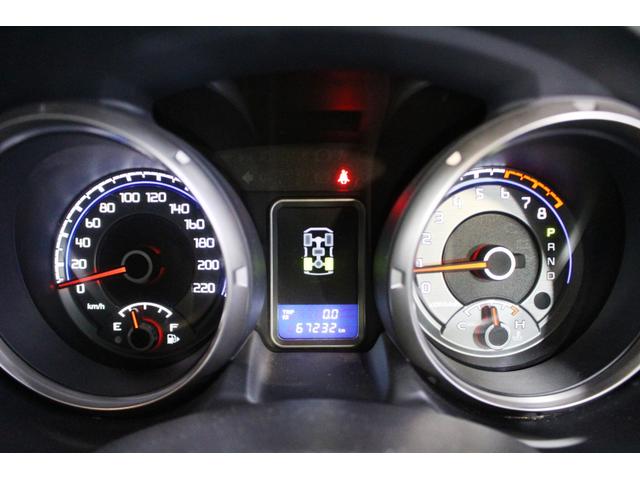 パジェロ ロング　リミテッドエディション４ＷＤ７人乗☆背面ハードカバー　☆パナソニックナビ／フルセグＴＶ／バックモニター＆アルパイン１０．１型フリップダウンモニター☆４×４エンジニアリング１６インチＡＷ☆ＨＩＤヘッド／オートライト／前後フォグ☆黒革調シートカバー☆ヒッチＭ（26枚目）
