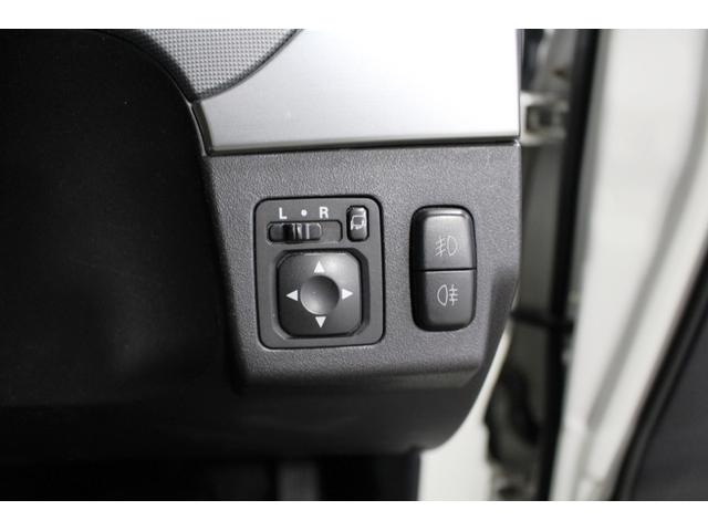 パジェロ ロング　リミテッドエディション４ＷＤ７人乗☆背面ハードカバー　☆パナソニックナビ／フルセグＴＶ／バックモニター＆アルパイン１０．１型フリップダウンモニター☆４×４エンジニアリング１６インチＡＷ☆ＨＩＤヘッド／オートライト／前後フォグ☆黒革調シートカバー☆ヒッチＭ（40枚目）