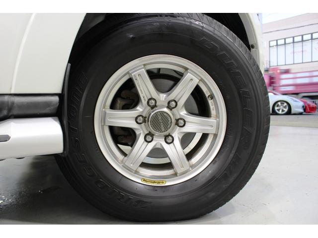 パジェロ ロング　リミテッドエディション４ＷＤ７人乗☆背面ハードカバー　☆パナソニックナビ／フルセグＴＶ／バックモニター＆アルパイン１０．１型フリップダウンモニター☆４×４エンジニアリング１６インチＡＷ☆ＨＩＤヘッド／オートライト／前後フォグ☆黒革調シートカバー☆ヒッチＭ（41枚目）
