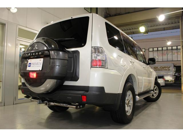 パジェロ ロング　リミテッドエディション４ＷＤ７人乗☆背面ハードカバー　☆パナソニックナビ／フルセグＴＶ／バックモニター＆アルパイン１０．１型フリップダウンモニター☆４×４エンジニアリング１６インチＡＷ☆ＨＩＤヘッド／オートライト／前後フォグ☆黒革調シートカバー☆ヒッチＭ（50枚目）