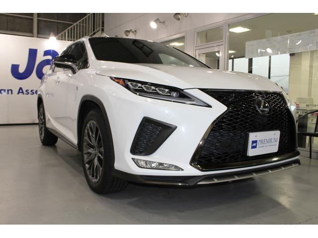 RX RX300 Fスポーツ☆ユーザー買取1オナ禁煙車☆R2後期型 MOPパノラマルーフ/ルーフレール・360°モニター☆純SDナビ/プレミアムサウンドDTV・Blu-ray・スマホ連携☆赤革スポーツシート電動ヒーター&エアシート☆セーフティシステム+BSM・HUD(4枚目)