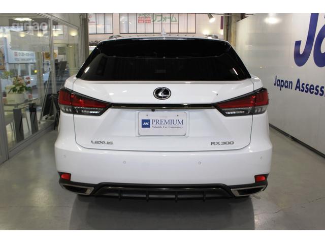 RX RX300 Fスポーツ☆ユーザー買取1オナ禁煙車☆R2後期型 MOPパノラマルーフ/ルーフレール・360°モニター☆純SDナビ/プレミアムサウンドDTV・Blu-ray・スマホ連携☆赤革スポーツシート電動ヒーター&エアシート☆セーフティシステム+BSM・HUD(5枚目)