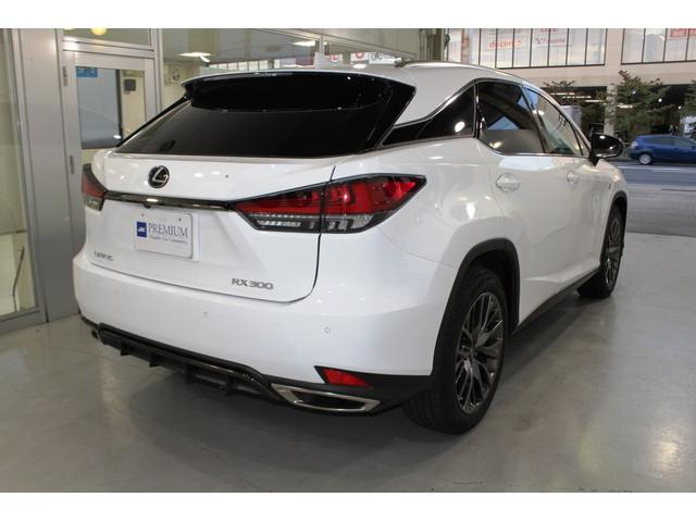 RX RX300 Fスポーツ☆ユーザー買取1オナ禁煙車☆R2後期型 MOPパノラマルーフ/ルーフレール・360°モニター☆純SDナビ/プレミアムサウンドDTV・Blu-ray・スマホ連携☆赤革スポーツシート電動ヒーター&エアシート☆セーフティシステム+BSM・HUD(6枚目)
