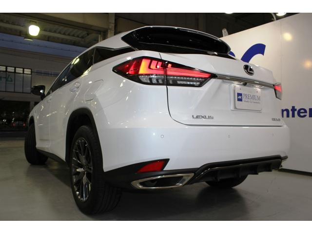 RX RX300 Fスポーツ☆ユーザー買取1オナ禁煙車☆R2後期型 MOPパノラマルーフ/ルーフレール・360°モニター☆純SDナビ/プレミアムサウンドDTV・Blu-ray・スマホ連携☆赤革スポーツシート電動ヒーター&エアシート☆セーフティシステム+BSM・HUD(50枚目)