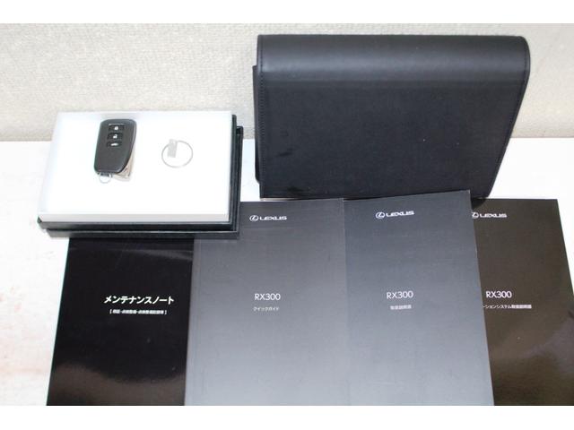 RX RX300 Fスポーツ☆ユーザー買取1オナ禁煙車☆R2後期型 MOPパノラマルーフ/ルーフレール・360°モニター☆純SDナビ/プレミアムサウンドDTV・Blu-ray・スマホ連携☆赤革スポーツシート電動ヒーター&エアシート☆セーフティシステム+BSM・HUD(60枚目)