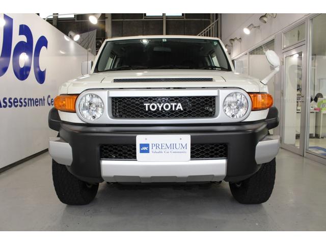 FJクルーザー カラーパッケージP/T4WD★1GR-FEタイミングチェーン ★BFGoodrichTrail-TerrainT/Aホワイトレタータイヤ&純OP17AW/サイドステップ/プライバシーガラス☆クルコン☆リアスポ☆純SDナビTVバックモニターETC☆リモコンキー2本(2枚目)