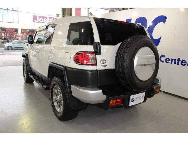 FJクルーザー カラーパッケージP/T4WD★1GR-FEタイミングチェーン ★BFGoodrichTrail-TerrainT/Aホワイトレタータイヤ&純OP17AW/サイドステップ/プライバシーガラス☆クルコン☆リアスポ☆純SDナビTVバックモニターETC☆リモコンキー2本(7枚目)