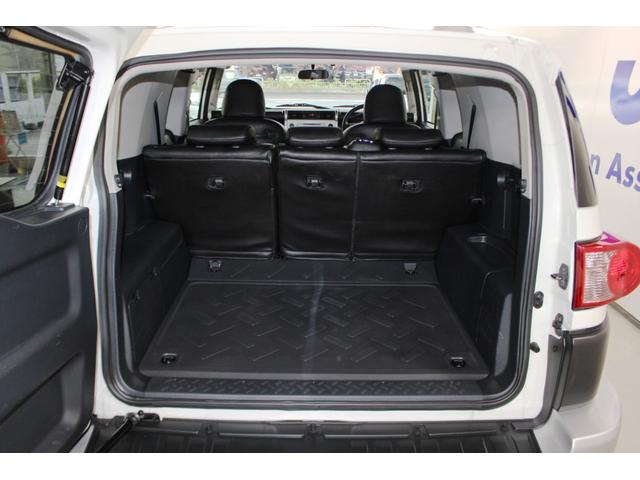 FJクルーザー カラーパッケージP/T4WD★1GR-FEタイミングチェーン ★BFGoodrichTrail-TerrainT/Aホワイトレタータイヤ&純OP17AW/サイドステップ/プライバシーガラス☆クルコン☆リアスポ☆純SDナビTVバックモニターETC☆リモコンキー2本(8枚目)