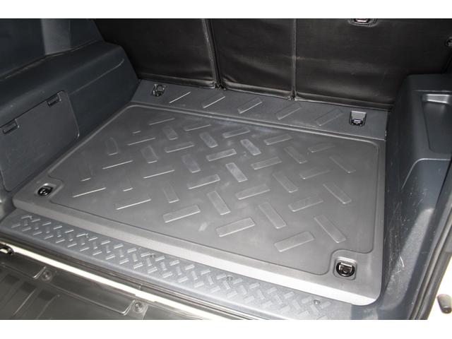FJクルーザー カラーパッケージP/T4WD★1GR-FEタイミングチェーン ★BFGoodrichTrail-TerrainT/Aホワイトレタータイヤ&純OP17AW/サイドステップ/プライバシーガラス☆クルコン☆リアスポ☆純SDナビTVバックモニターETC☆リモコンキー2本(9枚目)