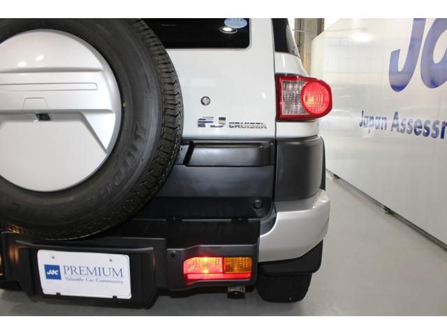FJクルーザー カラーパッケージP/T4WD★1GR-FEタイミングチェーン ★BFGoodrichTrail-TerrainT/Aホワイトレタータイヤ&純OP17AW/サイドステップ/プライバシーガラス☆クルコン☆リアスポ☆純SDナビTVバックモニターETC☆リモコンキー2本(16枚目)