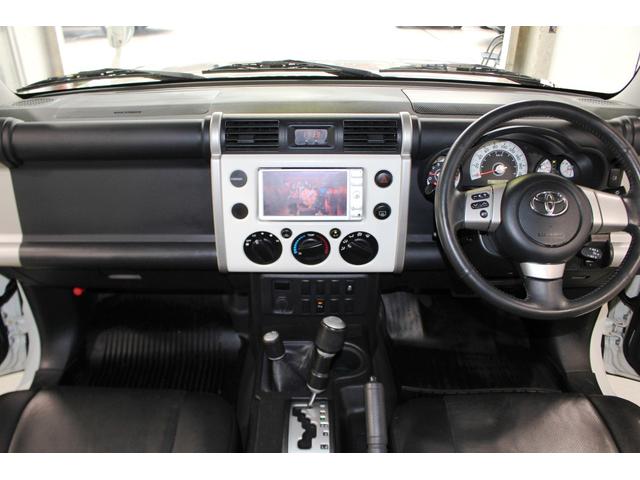 FJクルーザー カラーパッケージP/T4WD★1GR-FEタイミングチェーン ★BFGoodrichTrail-TerrainT/Aホワイトレタータイヤ&純OP17AW/サイドステップ/プライバシーガラス☆クルコン☆リアスポ☆純SDナビTVバックモニターETC☆リモコンキー2本(17枚目)