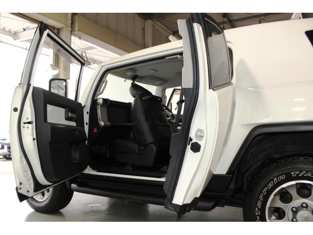 FJクルーザー カラーパッケージP/T4WD★1GR-FEタイミングチェーン ★BFGoodrichTrail-TerrainT/Aホワイトレタータイヤ&純OP17AW/サイドステップ/プライバシーガラス☆クルコン☆リアスポ☆純SDナビTVバックモニターETC☆リモコンキー2本(22枚目)