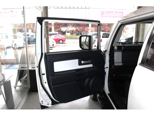 FJクルーザー カラーパッケージP/T4WD★1GR-FEタイミングチェーン ★BFGoodrichTrail-TerrainT/Aホワイトレタータイヤ&純OP17AW/サイドステップ/プライバシーガラス☆クルコン☆リアスポ☆純SDナビTVバックモニターETC☆リモコンキー2本(28枚目)