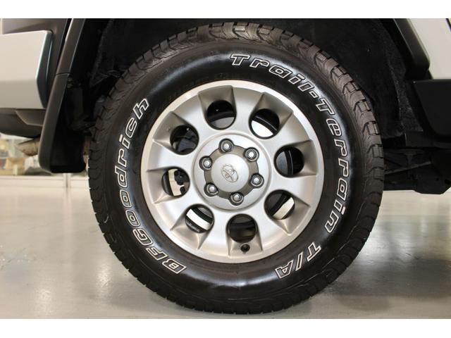 FJクルーザー カラーパッケージP/T4WD★1GR-FEタイミングチェーン ★BFGoodrichTrail-TerrainT/Aホワイトレタータイヤ&純OP17AW/サイドステップ/プライバシーガラス☆クルコン☆リアスポ☆純SDナビTVバックモニターETC☆リモコンキー2本(55枚目)
