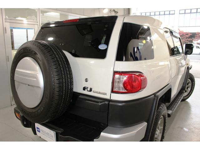 FJクルーザー カラーパッケージP/T4WD★1GR-FEタイミングチェーン ★BFGoodrichTrail-TerrainT/Aホワイトレタータイヤ&純OP17AW/サイドステップ/プライバシーガラス☆クルコン☆リアスポ☆純SDナビTVバックモニターETC☆リモコンキー2本(59枚目)