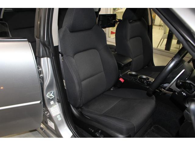 ★運転席シート。大きな汚れやダメージ等なく年式相応よりキレイにお使いです。