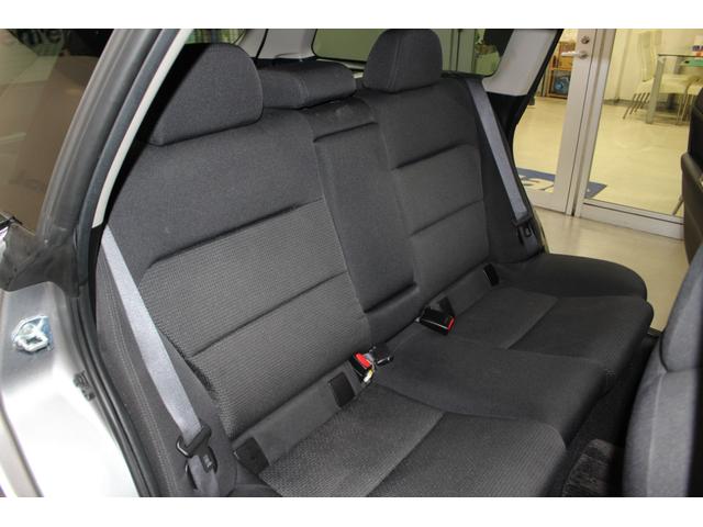 ★後席シート。前席と同様に大きな汚れやダメージ等なく、使用感も少ないです。