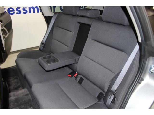 禁煙車なので各シートにもタバコのにおい等ありません。