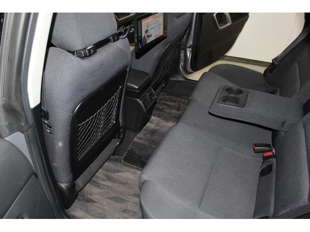 後席の足元スペースも充分です。