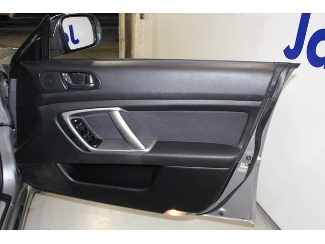 各ドアの内張などにもダメージ等ございません。