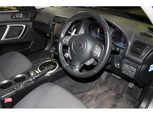 ★革巻きステアリングも大きなスレやダメージ等はございません。