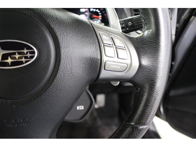 ★ステアリングスイッチ／パドルシフト。クルーズコントロール（全車速追従機能付）対応。
