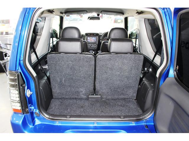 ジムニー クロスアドベンチャーＸＣ☆Ｐ／Ｔ４ＷＤ☆８型☆ＤＯＨＣターボ　☆社外１６ＡＷ・検対マフラー・ＬＥＤテール・ルーフキャリアベース☆『Ｘ－Ａｄｖｅｎｔｕｒｅ』専用ブラック合皮シート・ヒーター付☆革巻ステア☆ボディ同色ミラー電格ヒーターウインカー付☆ナビＴＶ・ＥＴＣ（8枚目）