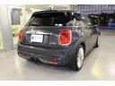 ＭＩＮＩ クーパーＳ★Ｆ５６ターボ★走行３５５６６ｋｍ★チリパッケージ　＜ライト・エキサイトメント・ストレージコンパートメントＰＫＧ★ＪＯＨＮＣＯＯＰＥＲＷＯＲＫＳ革巻ステア・クルコン・ドライビングモード・１０本ツインスポーク１７ＡＷ＞ＨＤＤナビ・シートヒーター・ＥＴＣ（6枚目）