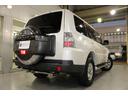 ロング　リミテッドエディション４ＷＤ７人乗☆背面ハードカバー　☆パナソニックナビ／フルセグＴＶ／バックモニター＆アルパイン１０．１型フリップダウンモニター☆４×４エンジニアリング１６インチＡＷ☆ＨＩＤヘッド／オートライト／前後フォグ☆黒革調シートカバー☆ヒッチＭ（50枚目）