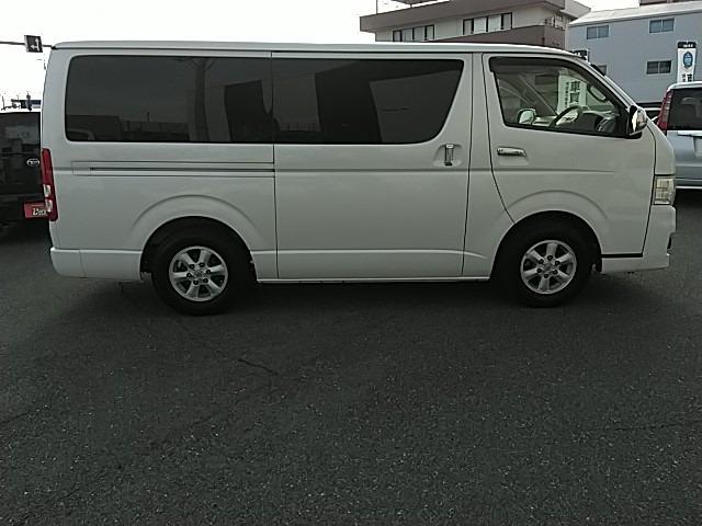 ハイエースバン ロングスーパーＧＬ　・ユーザー買取車・ナビ・バックカメラ・ＣＡＲＶＩＮベッドキット・ＡＣ１００Ｖコンセント・オートエアコン・スマートキー２個（4枚目）