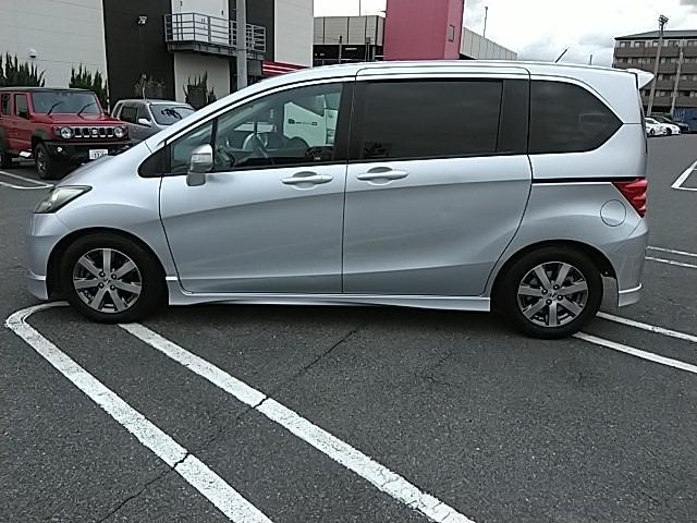 フリード G エアロ ワンオーナーユーザー買取車・片側パワースライドドア・地デジフルセグナビ・バックカメラ・ETC(5枚目)