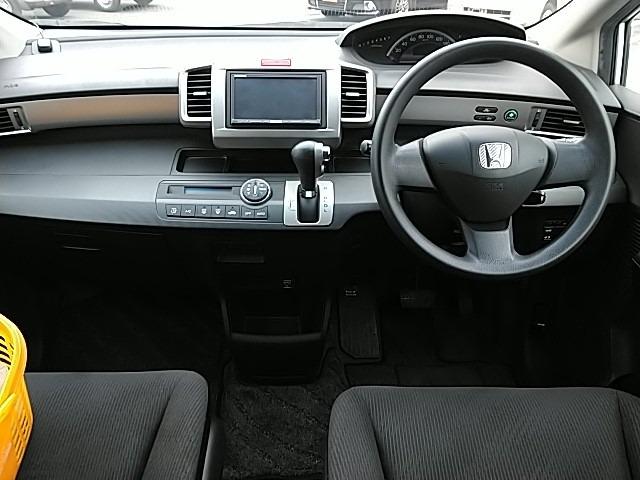 フリード G エアロ ワンオーナーユーザー買取車・片側パワースライドドア・地デジフルセグナビ・バックカメラ・ETC(13枚目)