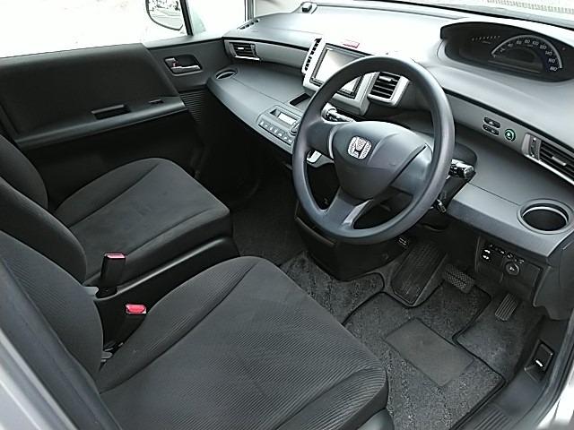 フリード G エアロ ワンオーナーユーザー買取車・片側パワースライドドア・地デジフルセグナビ・バックカメラ・ETC(15枚目)