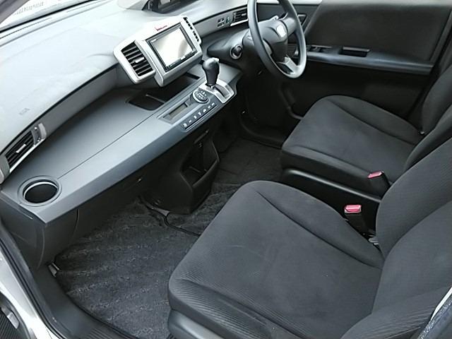 フリード G エアロ ワンオーナーユーザー買取車・片側パワースライドドア・地デジフルセグナビ・バックカメラ・ETC(16枚目)