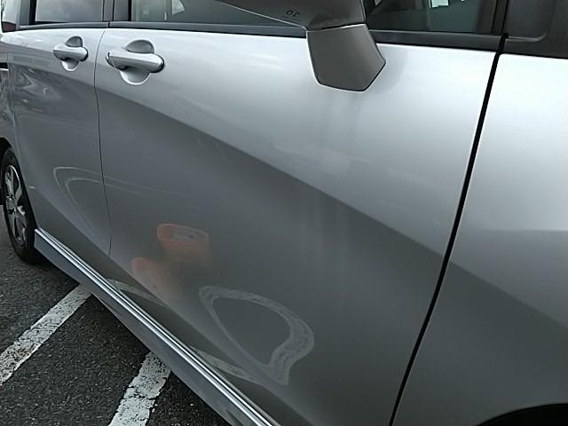 フリード G エアロ ワンオーナーユーザー買取車・片側パワースライドドア・地デジフルセグナビ・バックカメラ・ETC(27枚目)